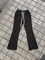 ESSENTIAL SHADOW LOUNGE FLARE PANTS：エッセンシャル シャドウ ラウンジ フレア パンツ