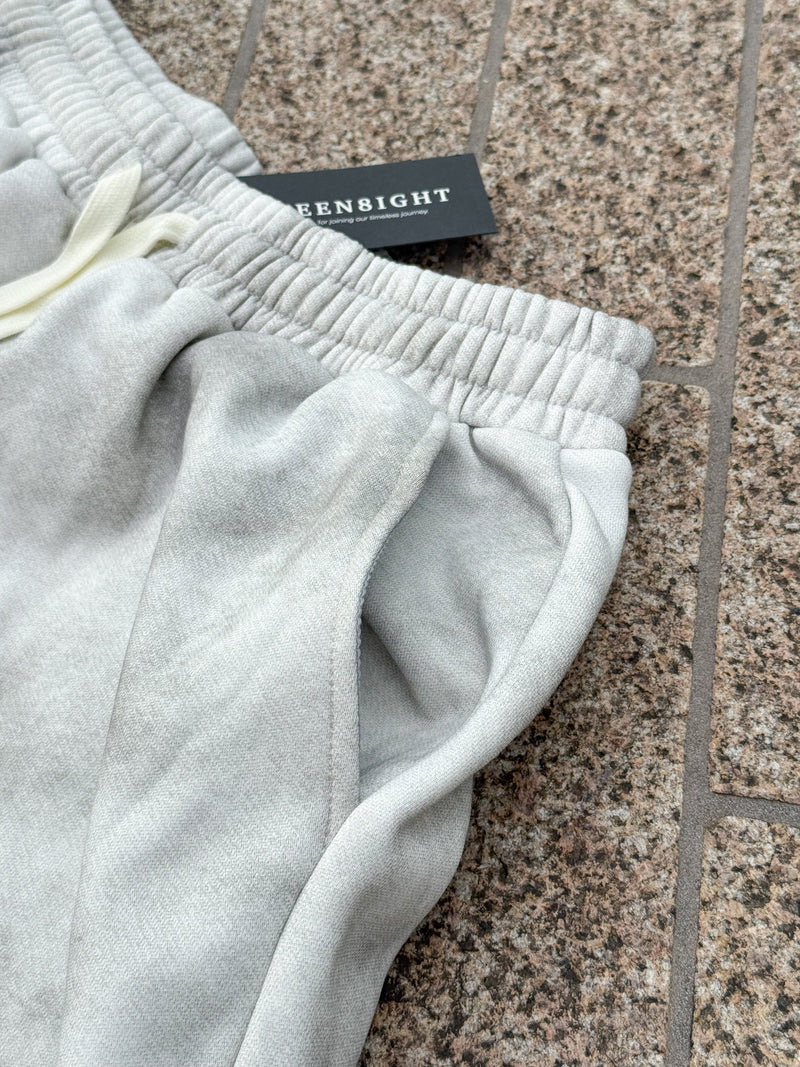 DAMAGED PATCH WHITE SKINNY DENIM: Damaged patch white skinny denim