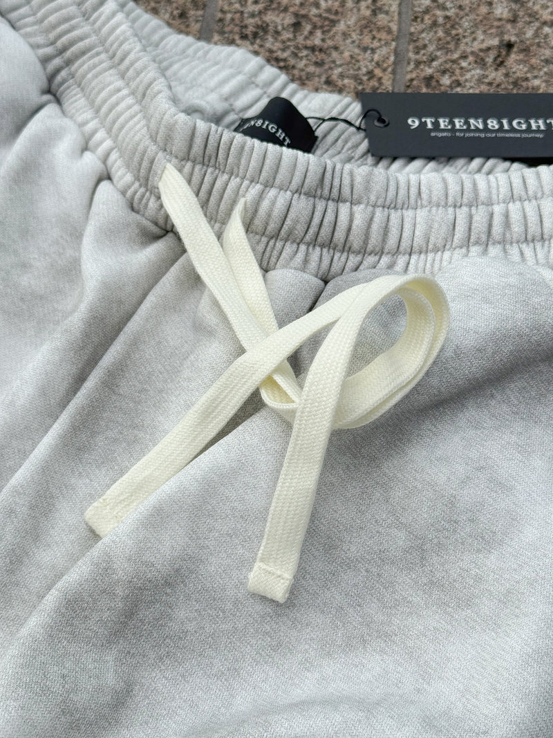 DAMAGED PATCH WHITE SKINNY DENIM: Damaged patch white skinny denim