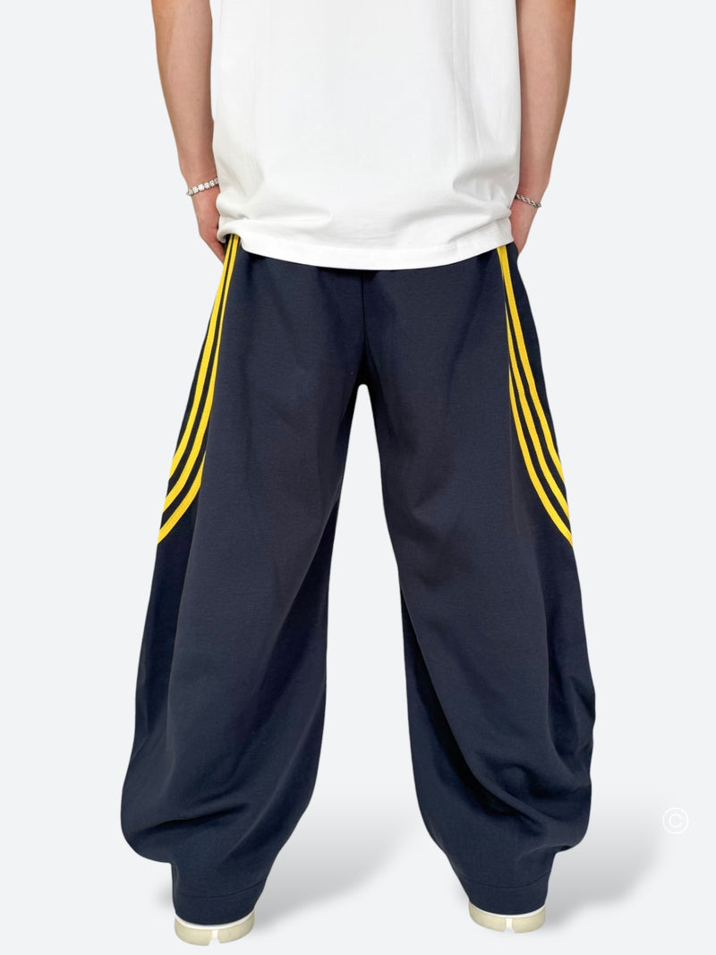 DAMAGED PATCH WHITE SKINNY DENIM: Damaged patch white skinny denim